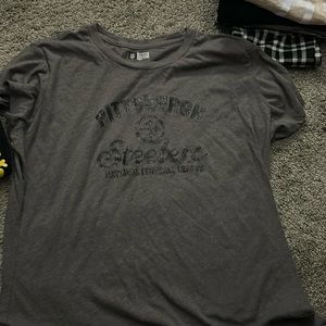 NFL brand Woman’s Pittsburgh Steelers Tshirt